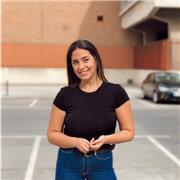 Profesora de diseño de espacios, en Eina y con un master de Diseño Retail en espacios comerciales en Elisava.